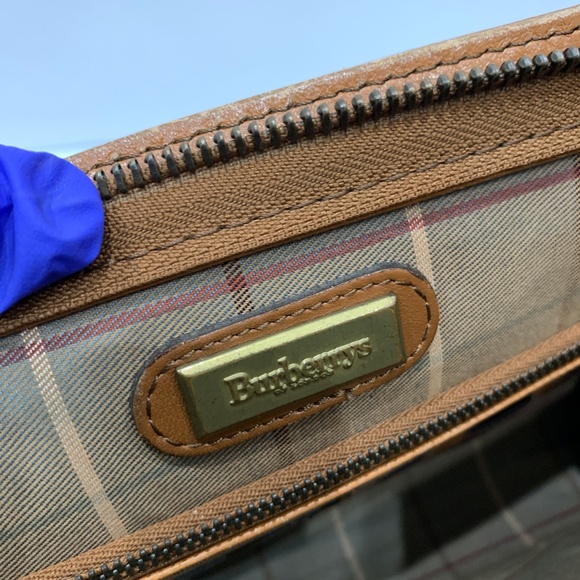 Burberrys Brwon Leather Zip Clutch sku#85582 (Gently used) - Picture 10 of 15